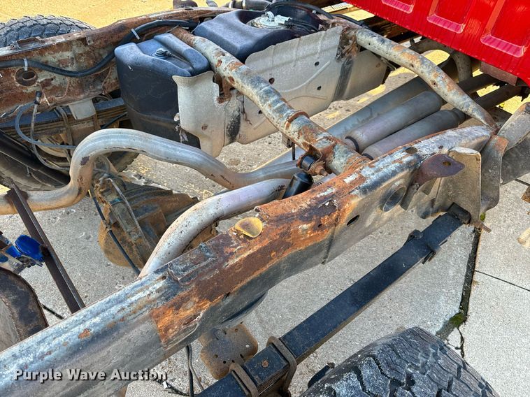 image for item NM9080 2001 GMC Sierra 2500HD SLE  Ext. Cab pickup truck cab and chassis