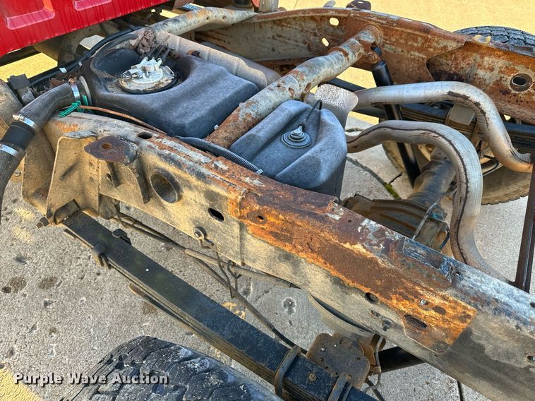 image for item NM9080 2001 GMC Sierra 2500HD SLE  Ext. Cab pickup truck cab and chassis