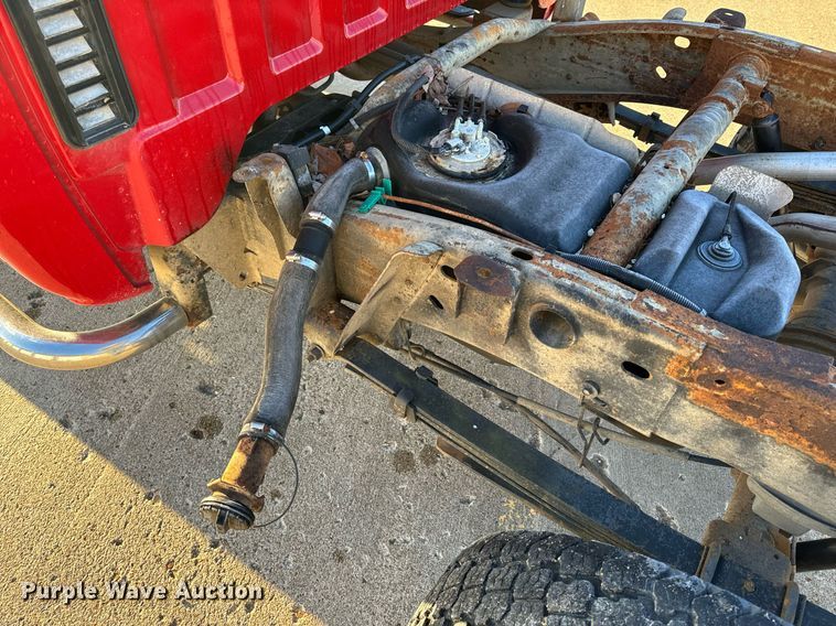 image for item NM9080 2001 GMC Sierra 2500HD SLE  Ext. Cab pickup truck cab and chassis