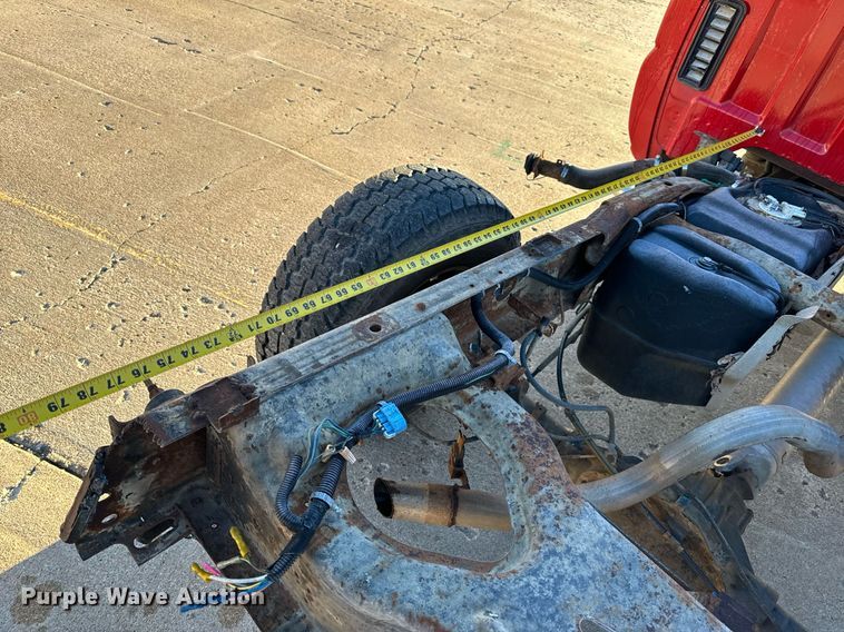 image for item NM9080 2001 GMC Sierra 2500HD SLE  Ext. Cab pickup truck cab and chassis