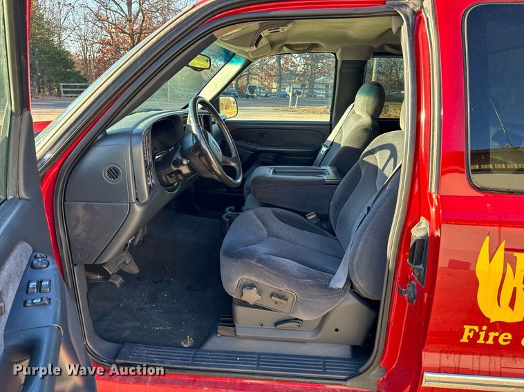 image for item NM9080 2001 GMC Sierra 2500HD SLE  Ext. Cab pickup truck cab and chassis