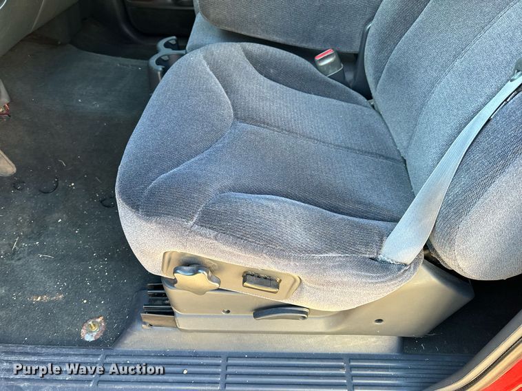 image for item NM9080 2001 GMC Sierra 2500HD SLE  Ext. Cab pickup truck cab and chassis