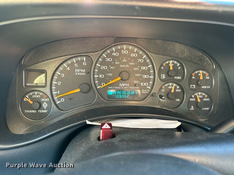 image for item NM9080 2001 GMC Sierra 2500HD SLE  Ext. Cab pickup truck cab and chassis