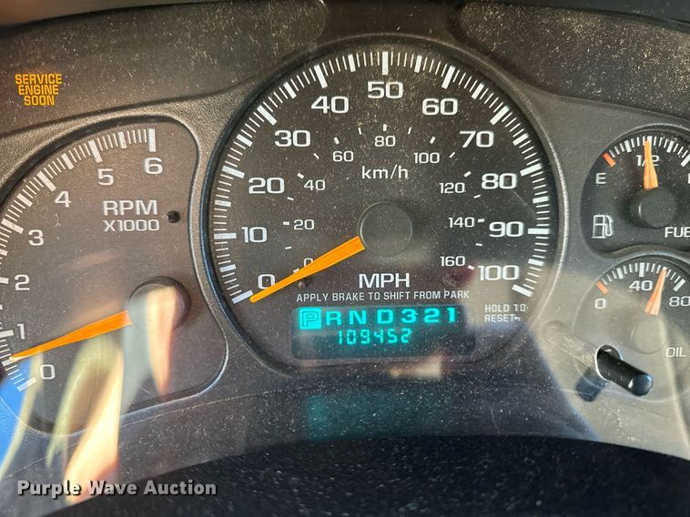 image for item NM9080 2001 GMC Sierra 2500HD SLE  Ext. Cab pickup truck cab and chassis