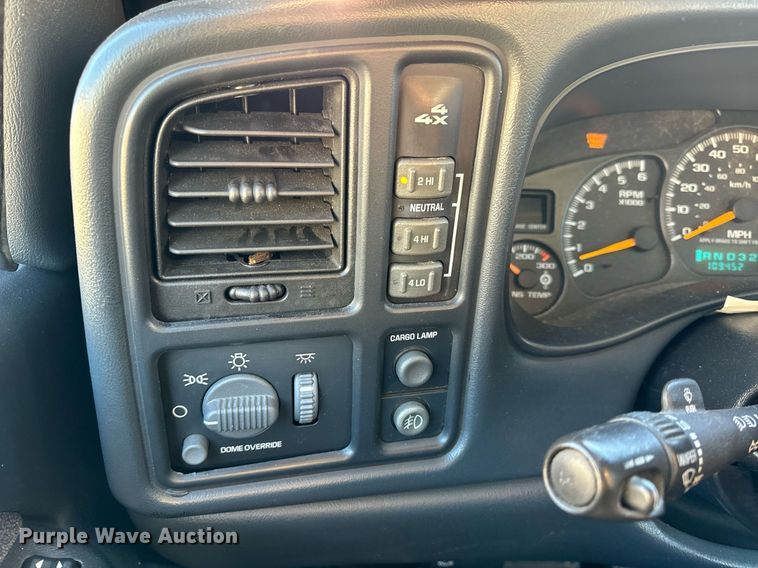 image for item NM9080 2001 GMC Sierra 2500HD SLE  Ext. Cab pickup truck cab and chassis