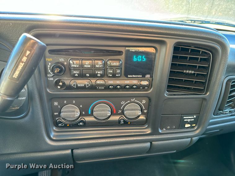 image for item NM9080 2001 GMC Sierra 2500HD SLE  Ext. Cab pickup truck cab and chassis