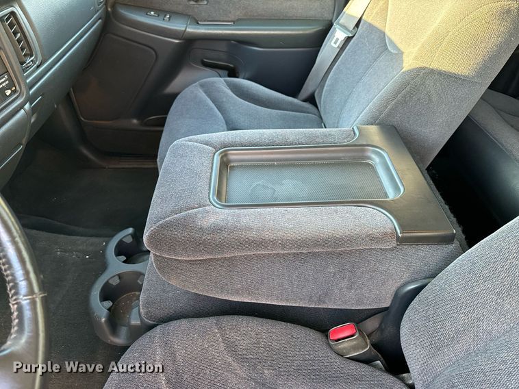 image for item NM9080 2001 GMC Sierra 2500HD SLE  Ext. Cab pickup truck cab and chassis