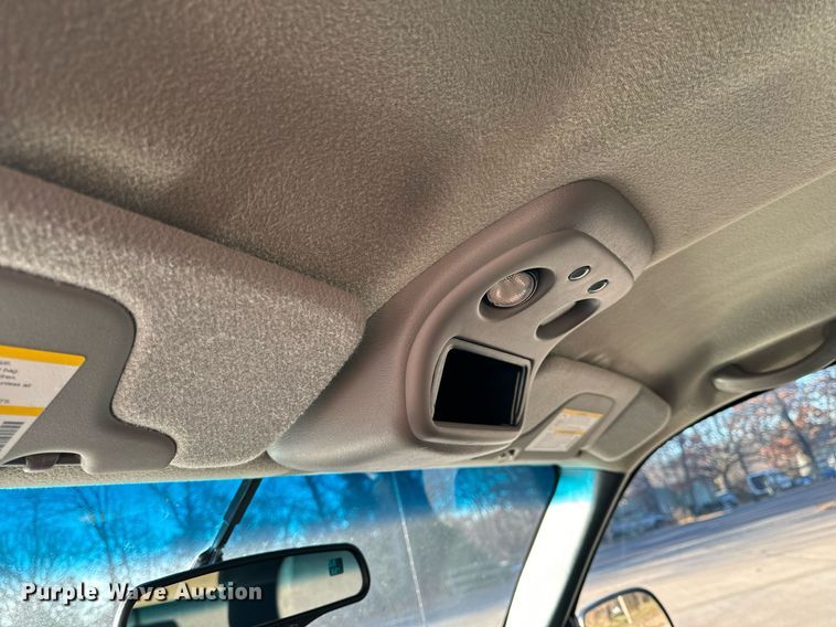 image for item NM9080 2001 GMC Sierra 2500HD SLE  Ext. Cab pickup truck cab and chassis