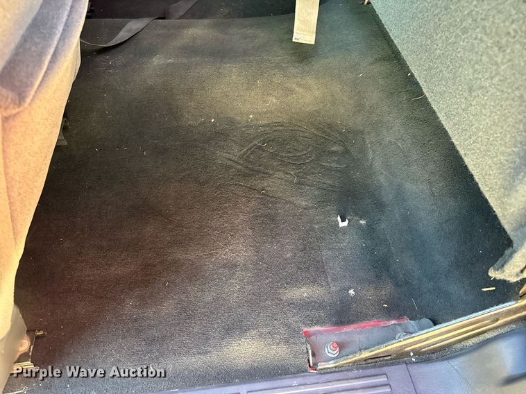 image for item NM9080 2001 GMC Sierra 2500HD SLE  Ext. Cab pickup truck cab and chassis