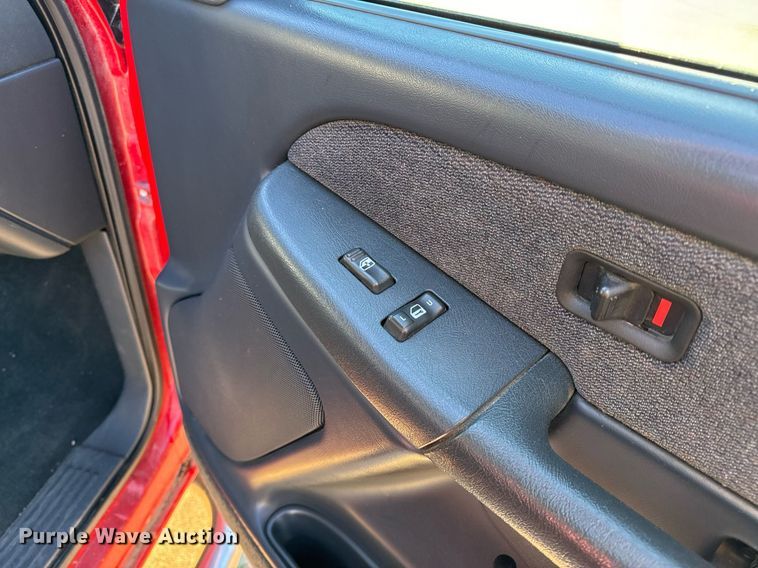 image for item NM9080 2001 GMC Sierra 2500HD SLE  Ext. Cab pickup truck cab and chassis