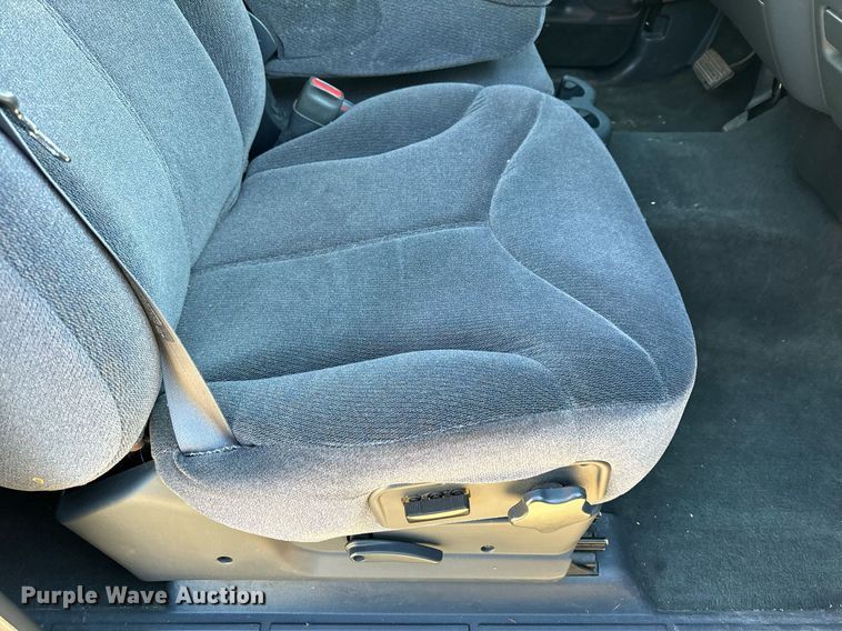 image for item NM9080 2001 GMC Sierra 2500HD SLE  Ext. Cab pickup truck cab and chassis