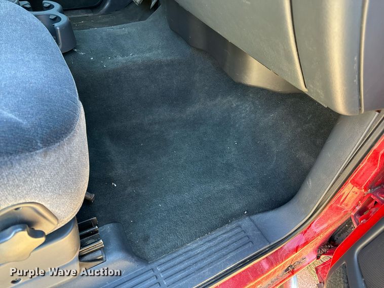 image for item NM9080 2001 GMC Sierra 2500HD SLE  Ext. Cab pickup truck cab and chassis