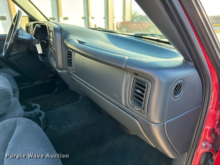 image for item NM9080 2001 GMC Sierra 2500HD SLE  Ext. Cab pickup truck cab and chassis