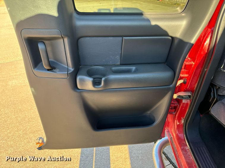 image for item NM9080 2001 GMC Sierra 2500HD SLE  Ext. Cab pickup truck cab and chassis