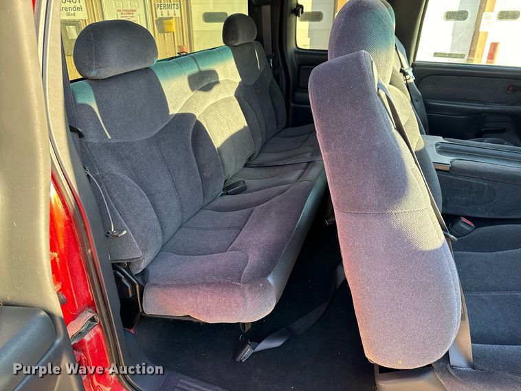 image for item NM9080 2001 GMC Sierra 2500HD SLE  Ext. Cab pickup truck cab and chassis