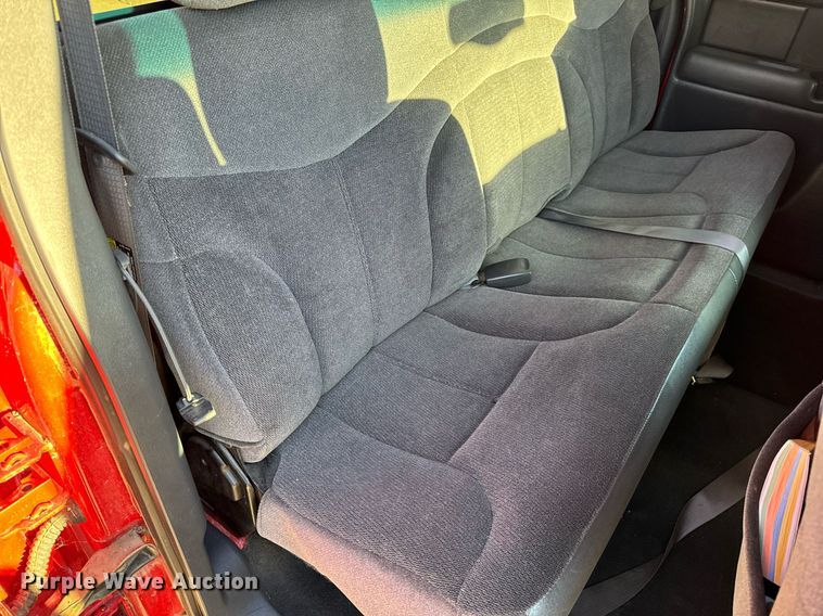 image for item NM9080 2001 GMC Sierra 2500HD SLE  Ext. Cab pickup truck cab and chassis