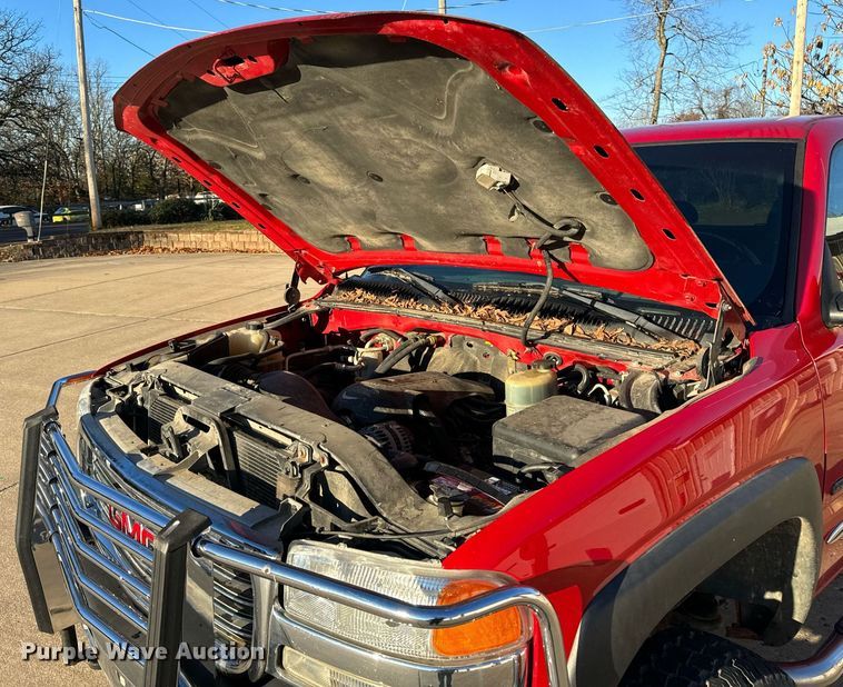 image for item NM9080 2001 GMC Sierra 2500HD SLE  Ext. Cab pickup truck cab and chassis