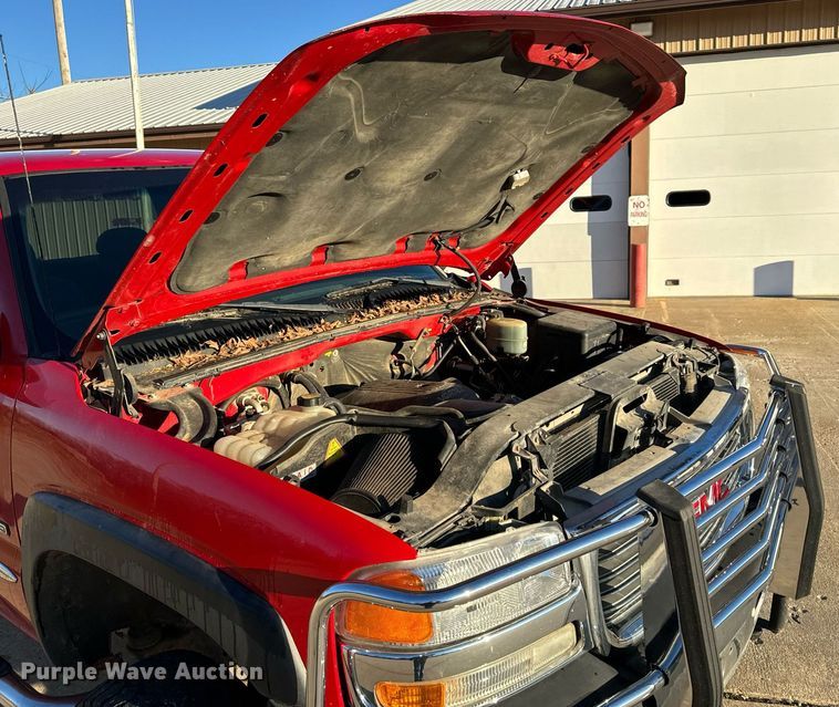 image for item NM9080 2001 GMC Sierra 2500HD SLE  Ext. Cab pickup truck cab and chassis