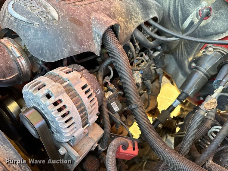 image for item NM9080 2001 GMC Sierra 2500HD SLE  Ext. Cab pickup truck cab and chassis