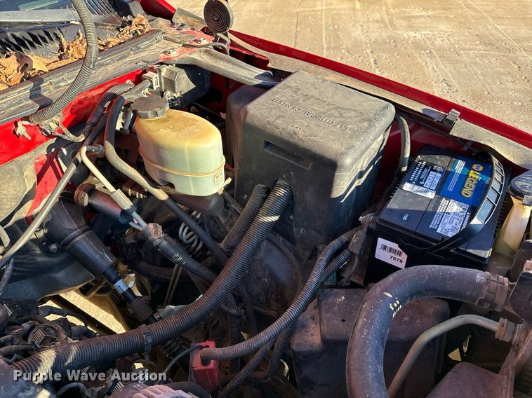 image for item NM9080 2001 GMC Sierra 2500HD SLE  Ext. Cab pickup truck cab and chassis