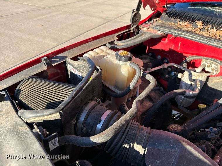 image for item NM9080 2001 GMC Sierra 2500HD SLE  Ext. Cab pickup truck cab and chassis