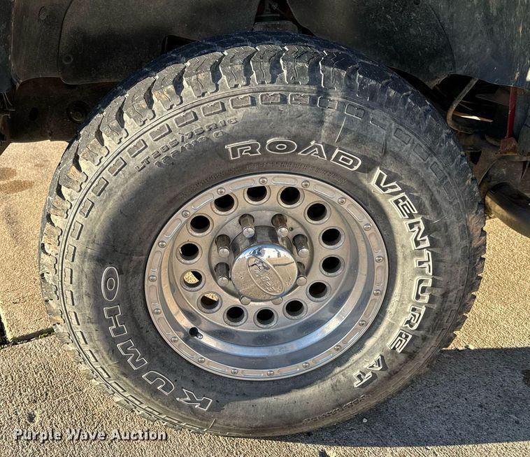 image for item NM9080 2001 GMC Sierra 2500HD SLE  Ext. Cab pickup truck cab and chassis