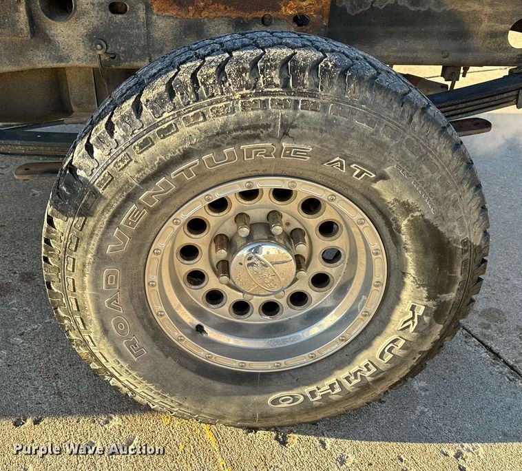 image for item NM9080 2001 GMC Sierra 2500HD SLE  Ext. Cab pickup truck cab and chassis