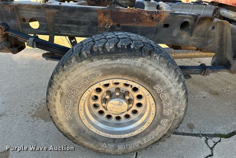 image for item NM9080 2001 GMC Sierra 2500HD SLE  Ext. Cab pickup truck cab and chassis