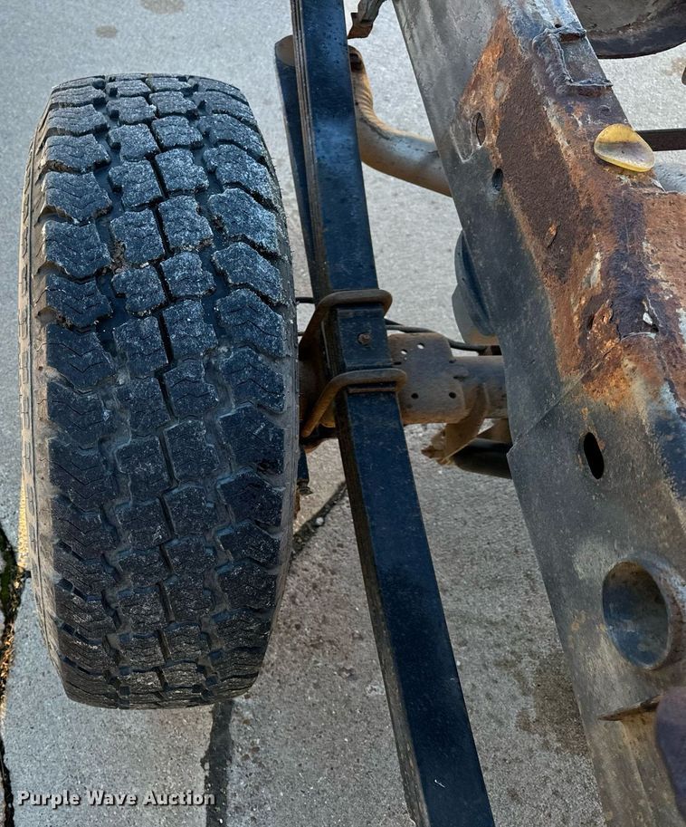 image for item NM9080 2001 GMC Sierra 2500HD SLE  Ext. Cab pickup truck cab and chassis