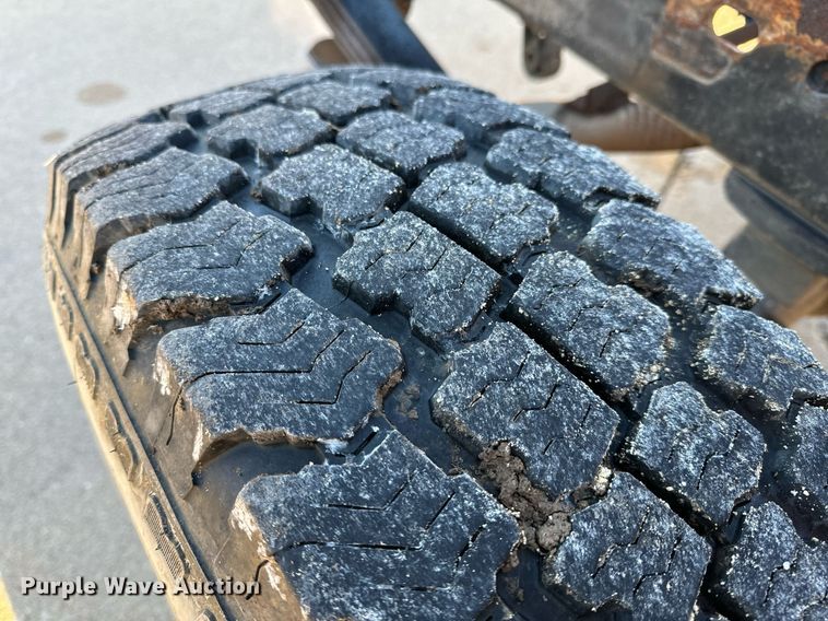 image for item NM9080 2001 GMC Sierra 2500HD SLE  Ext. Cab pickup truck cab and chassis