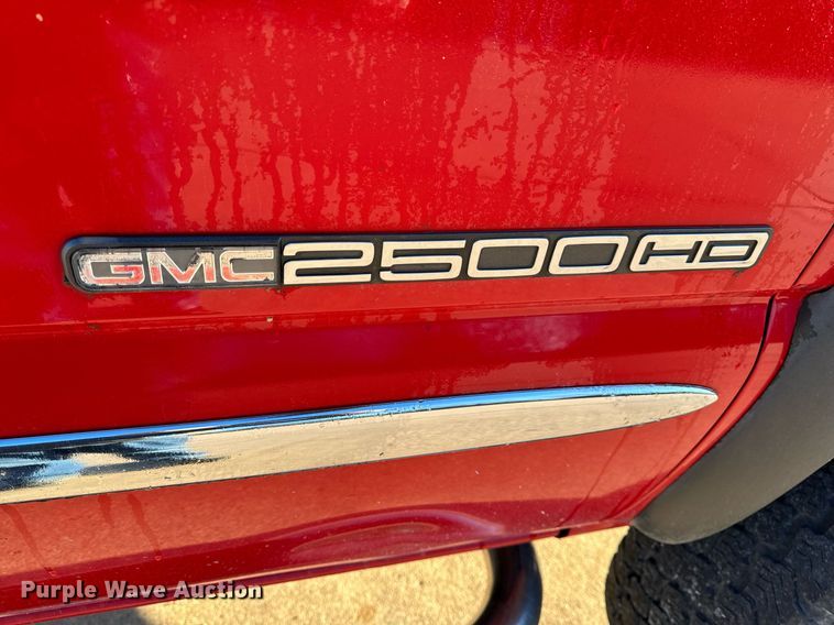 image for item NM9080 2001 GMC Sierra 2500HD SLE  Ext. Cab pickup truck cab and chassis