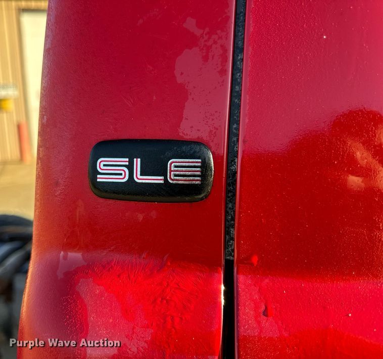 image for item NM9080 2001 GMC Sierra 2500HD SLE  Ext. Cab pickup truck cab and chassis