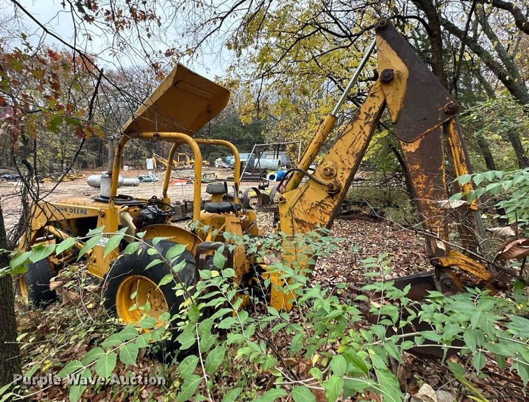 image for item NO9340 1981 John Deere 300BD  backhoe