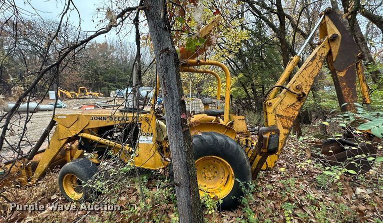 image for item NO9340 1981 John Deere 300BD  backhoe