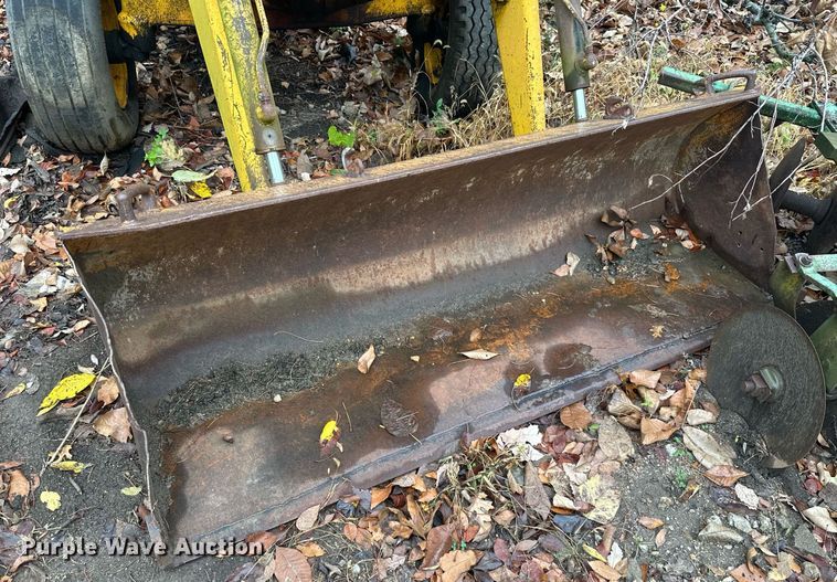 image for item NO9340 1981 John Deere 300BD  backhoe