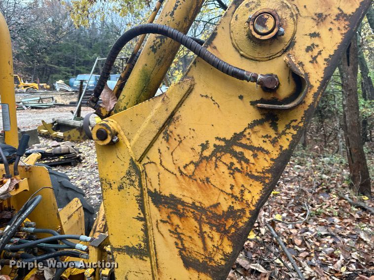 image for item NO9340 1981 John Deere 300BD  backhoe