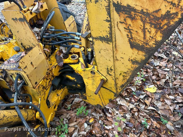 image for item NO9340 1981 John Deere 300BD  backhoe