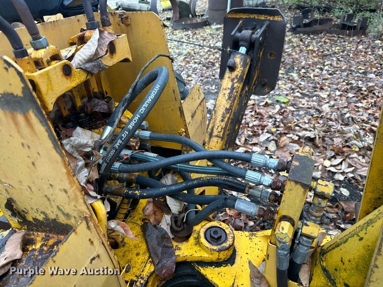 image for item NO9340 1981 John Deere 300BD  backhoe