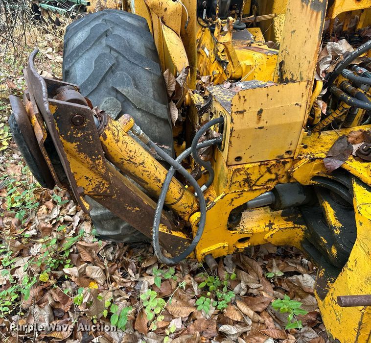 image for item NO9340 1981 John Deere 300BD  backhoe