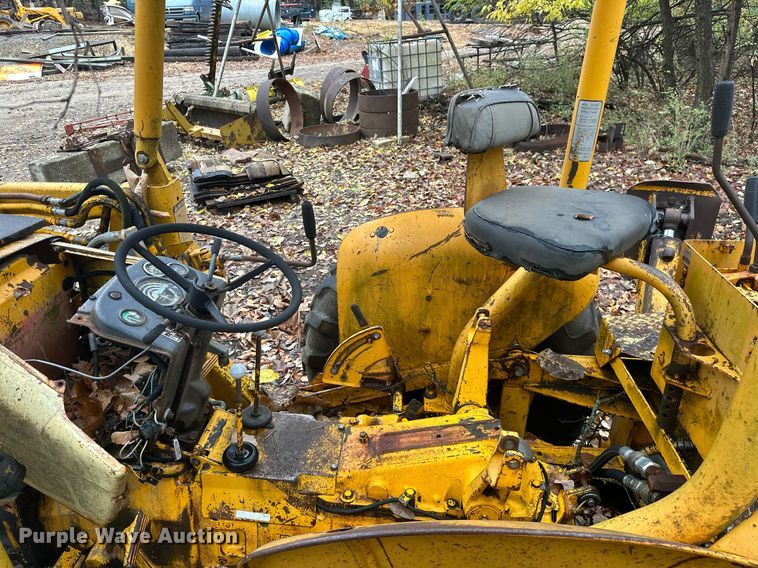 image for item NO9340 1981 John Deere 300BD  backhoe