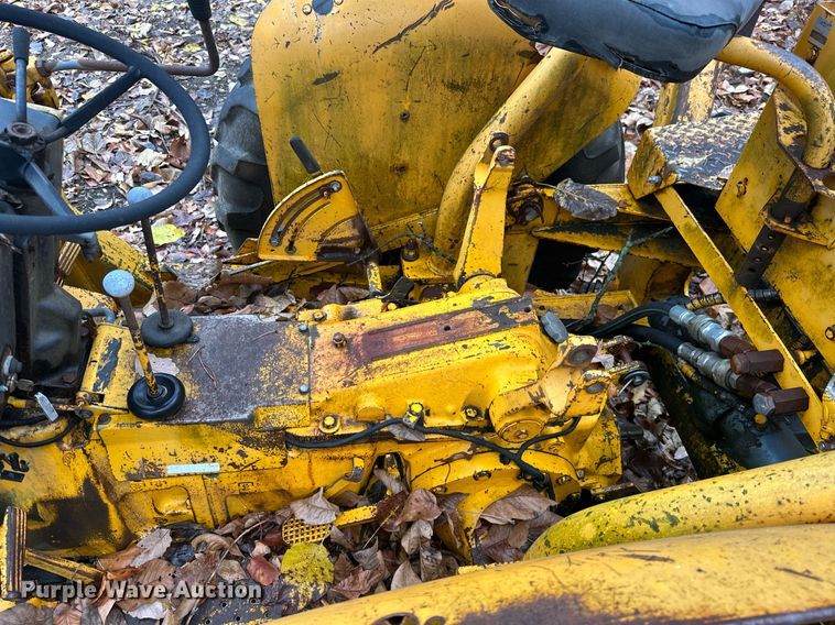 image for item NO9340 1981 John Deere 300BD  backhoe