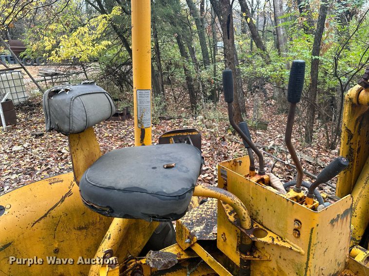 image for item NO9340 1981 John Deere 300BD  backhoe