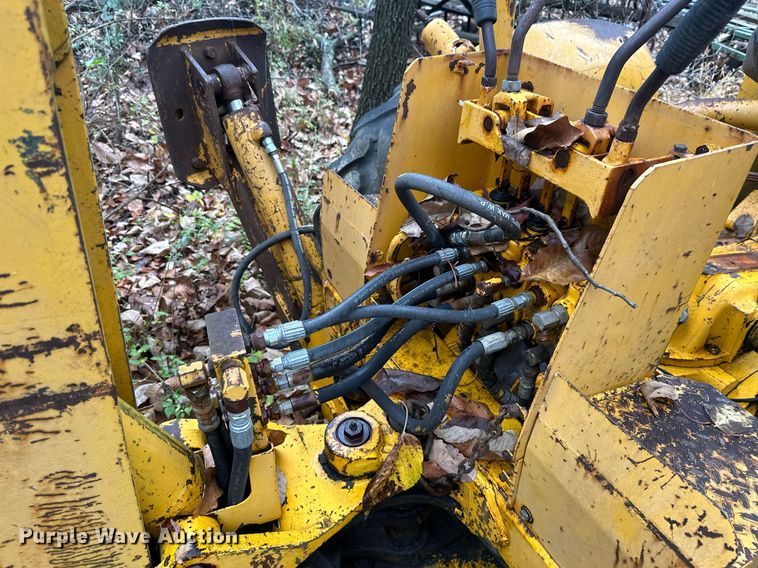 image for item NO9340 1981 John Deere 300BD  backhoe