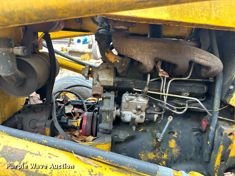 image for item NO9340 1981 John Deere 300BD  backhoe