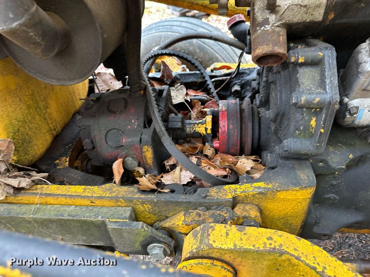 image for item NO9340 1981 John Deere 300BD  backhoe