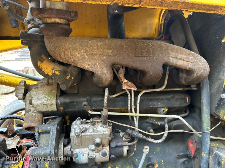 image for item NO9340 1981 John Deere 300BD  backhoe