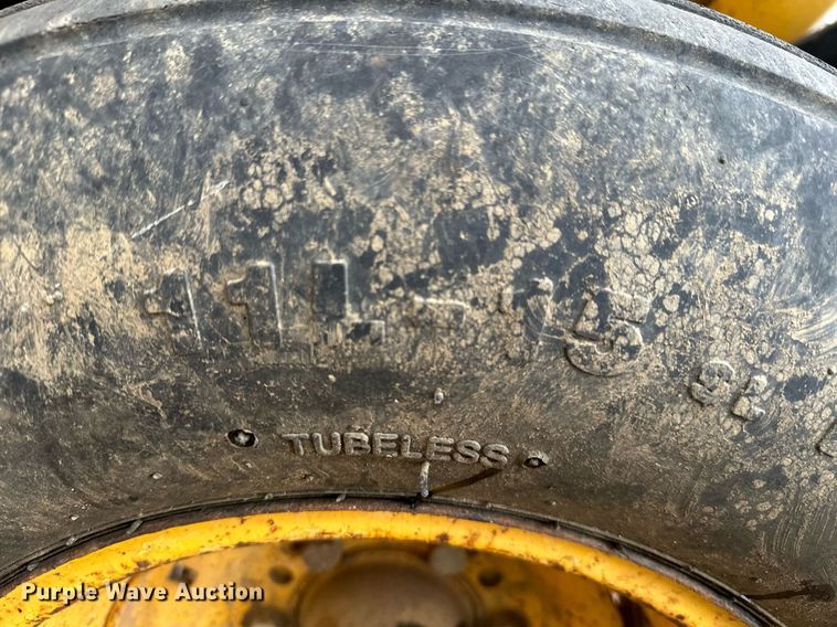 image for item NO9340 1981 John Deere 300BD  backhoe