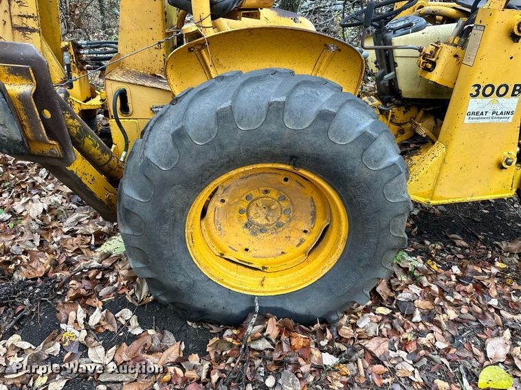 image for item NO9340 1981 John Deere 300BD  backhoe