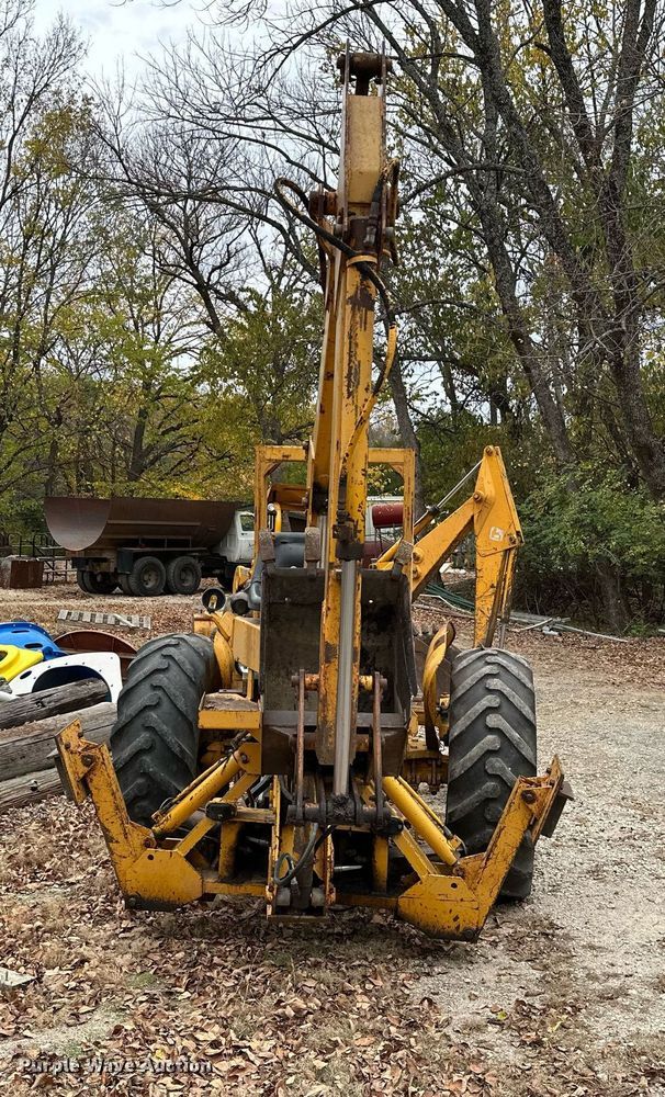 image for item NO9341 John Deere 301A  tractor