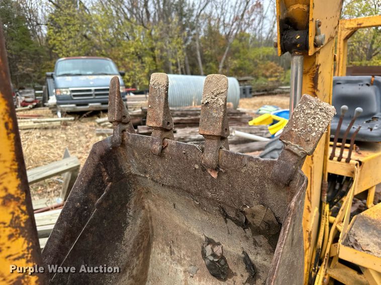 image for item NO9341 John Deere 301A  tractor